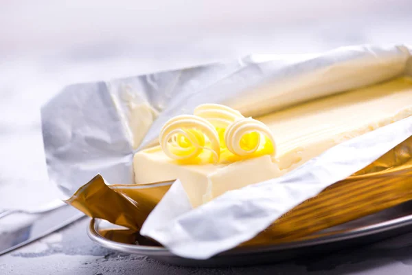 Beurre sur assiette fermer — Photo