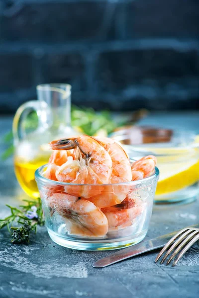 Boiled shrimps in bowl — Stock Photo, Image