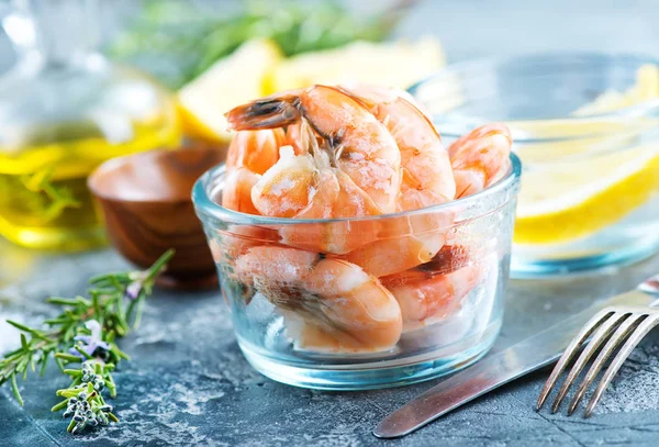 Boiled shrimps in bowl — Stock Photo, Image