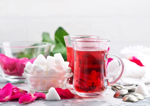 Tee mit Rose und Zucker — Stockfoto