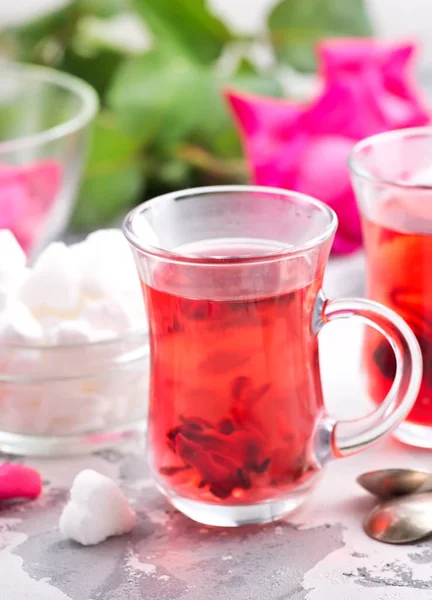 Chá com rosa e açúcar — Fotografia de Stock