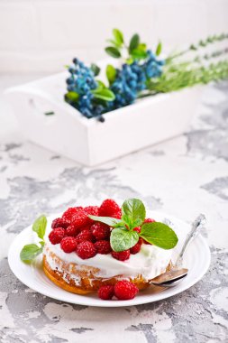 Ahududu, kremalı pasta