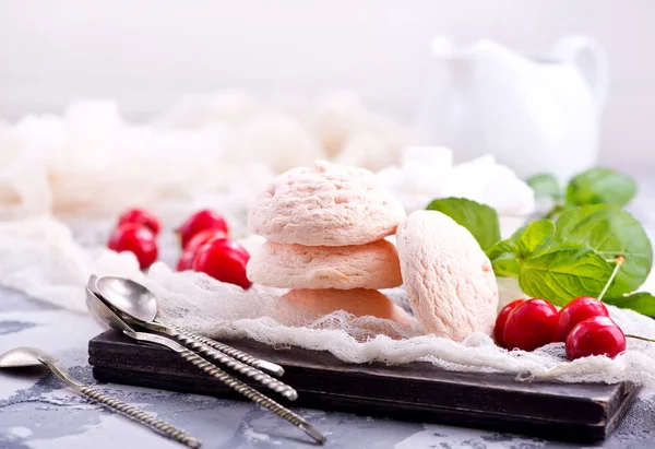 Marshmallow fatto in casa con ciliegie — Foto Stock