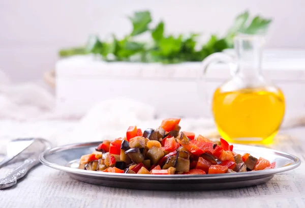 Salad with fried eggplant — Stock Photo, Image