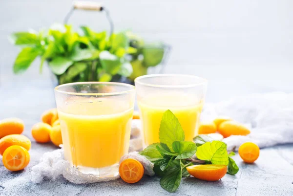 Jugo de naranja en vasos — Foto de Stock
