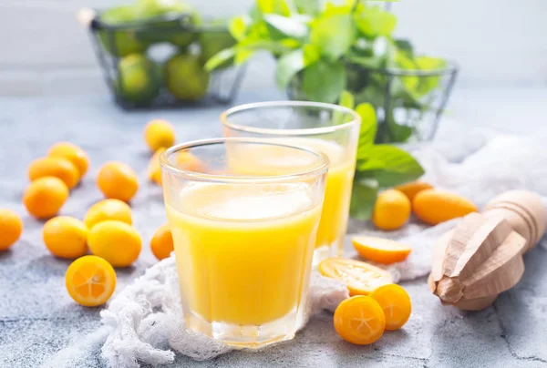 Jugo de naranja en vasos — Foto de Stock