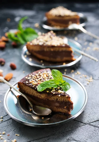 Κέικ σοκολάτας με ξηρούς καρπούς — Φωτογραφία Αρχείου