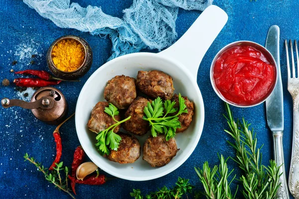 Fried meatballs in bowl — Stock Photo, Image