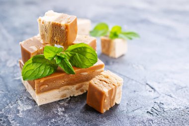 badem ile tatlı şerbeti 