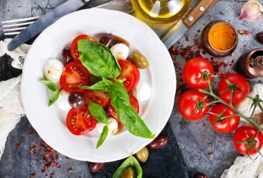 plaka caprese salatası ile  