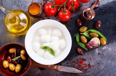 caprese salatası için malzemeler