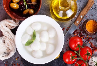 caprese salatası için malzemeler