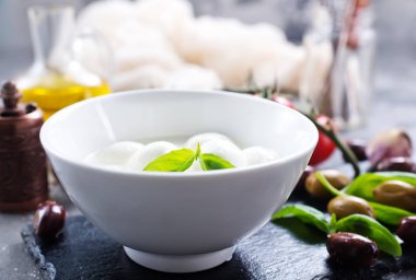 caprese salatası için malzemeler