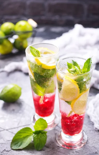 Ahududu ile soğuk limonata