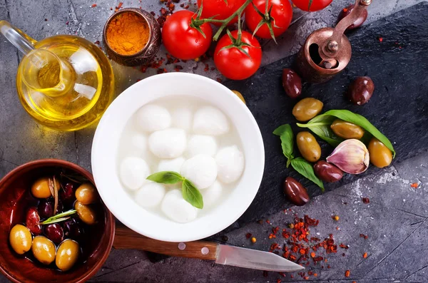 caprese salatası için malzemeler