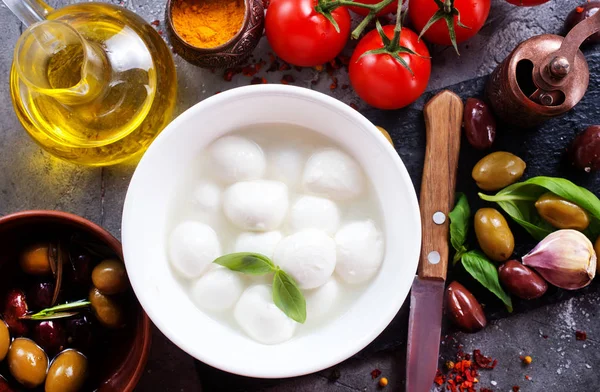 caprese salatası için malzemeler