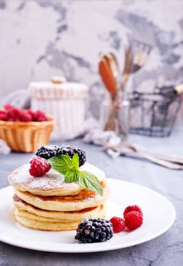 tatlı kek çilek ile 