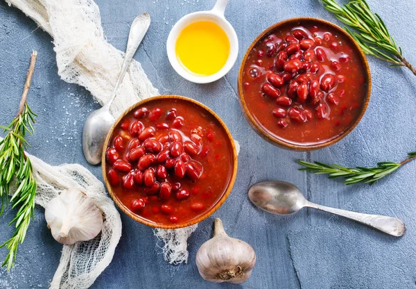 Rode bonen met saus — Stockfoto