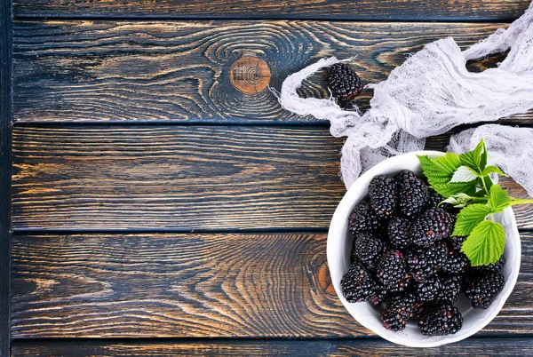 Blackberries in white bowl — Stock Photo, Image