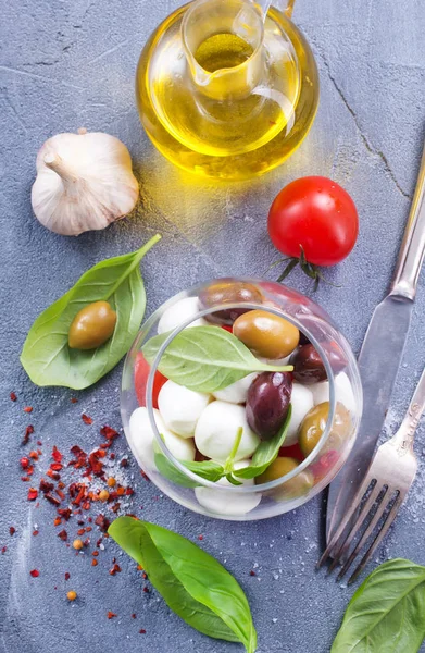 Kase Caprese salatası — Stok fotoğraf