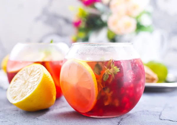 Lemonade with raspberries, lemon and mint — Stock Photo, Image