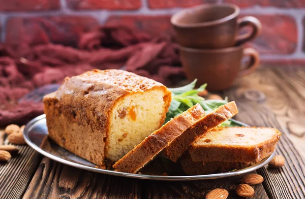 Torta com laranja, amêndoas e hortelã — Fotografia de Stock