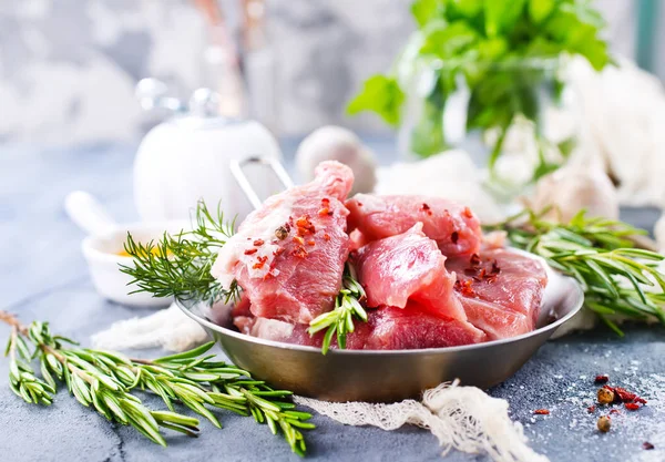 Сире м'ясо з олією — стокове фото