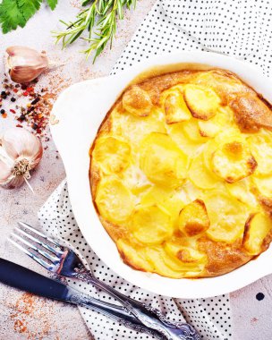 baharat ve peynir ile patates