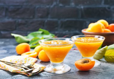 Kayısı reçeli cam kase