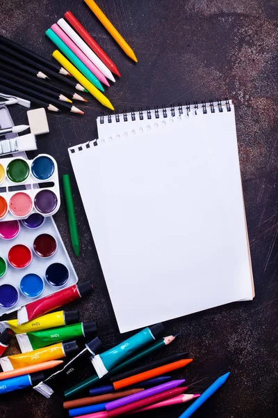 Pintura coloreada con papel vacío —  Fotos de Stock