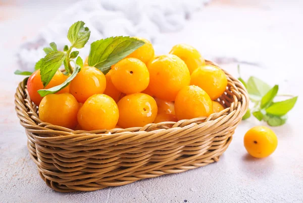 Yellow plums on table — Stock Photo, Image