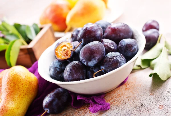 Fresh plums on table — Stock Photo, Image