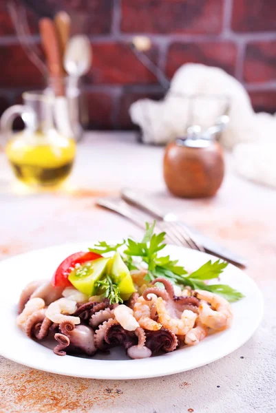 Fresh salad with seafood — Stock Photo, Image