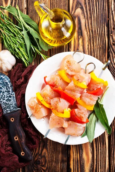 Kebab crudo con verduras —  Fotos de Stock