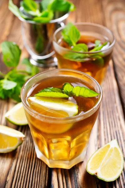 Drink with lemon and mint — Stock Photo, Image