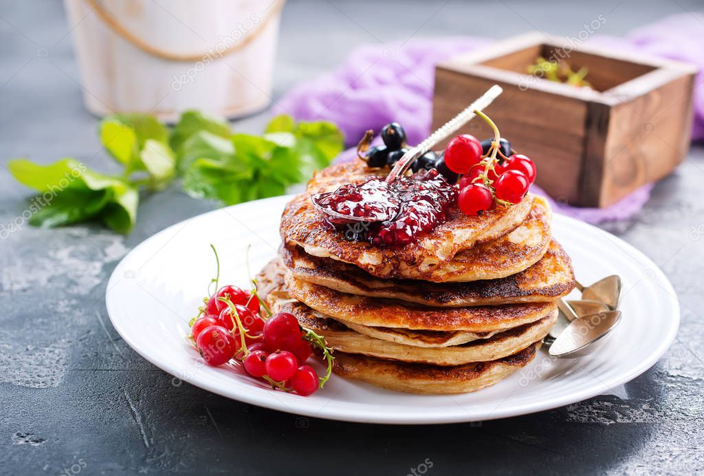 pancakes with fresh currant