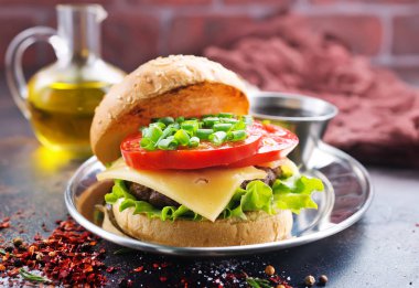 Burger pirzola ve peynir 