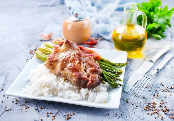 Boiled rice with meat — Stock Photo, Image