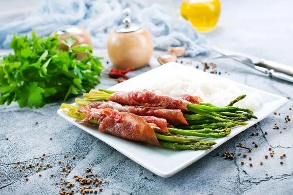 et ve kuşkonmaz ile pirinç 