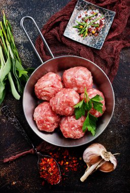 tuz ile çiğ köfte