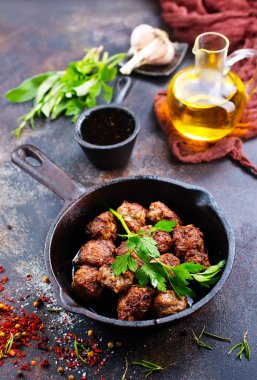 tavada kızarmış köfte