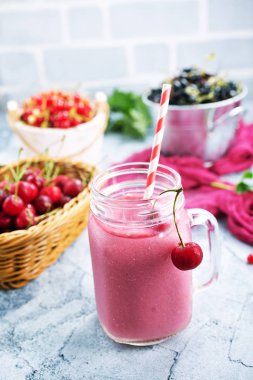 çilek ile sağlıklı güler yüzlü