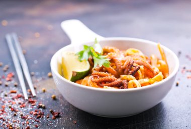 karides ile kızarmış spaghetty