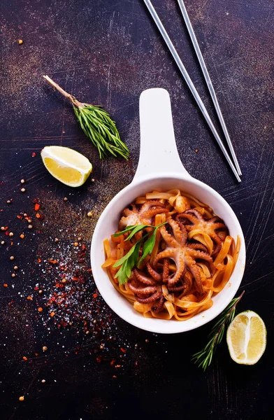 Spaghetty with shrimp and spice — Stock Photo, Image