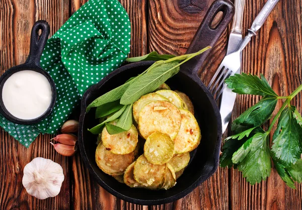 Fried zucchini in pan — Stock Photo, Image