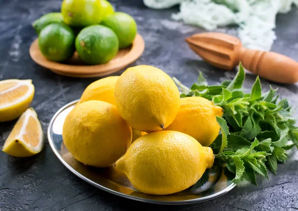 Primer plano de los ingredientes de la limonada —  Fotos de Stock