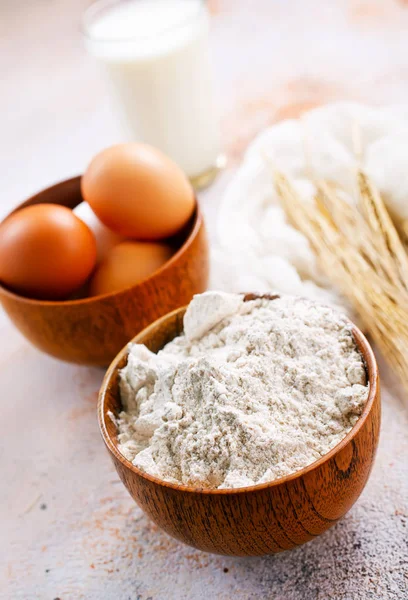 Ingredienser för bakning på bord — Stockfoto