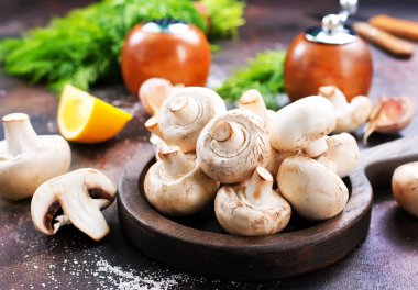 mantar mutfak plaka üzerinde