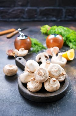 mantar mutfak plaka üzerinde