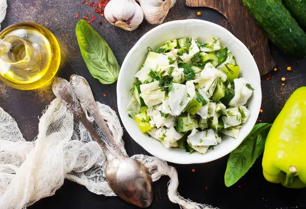 lahana salatası mutfak üzerinde